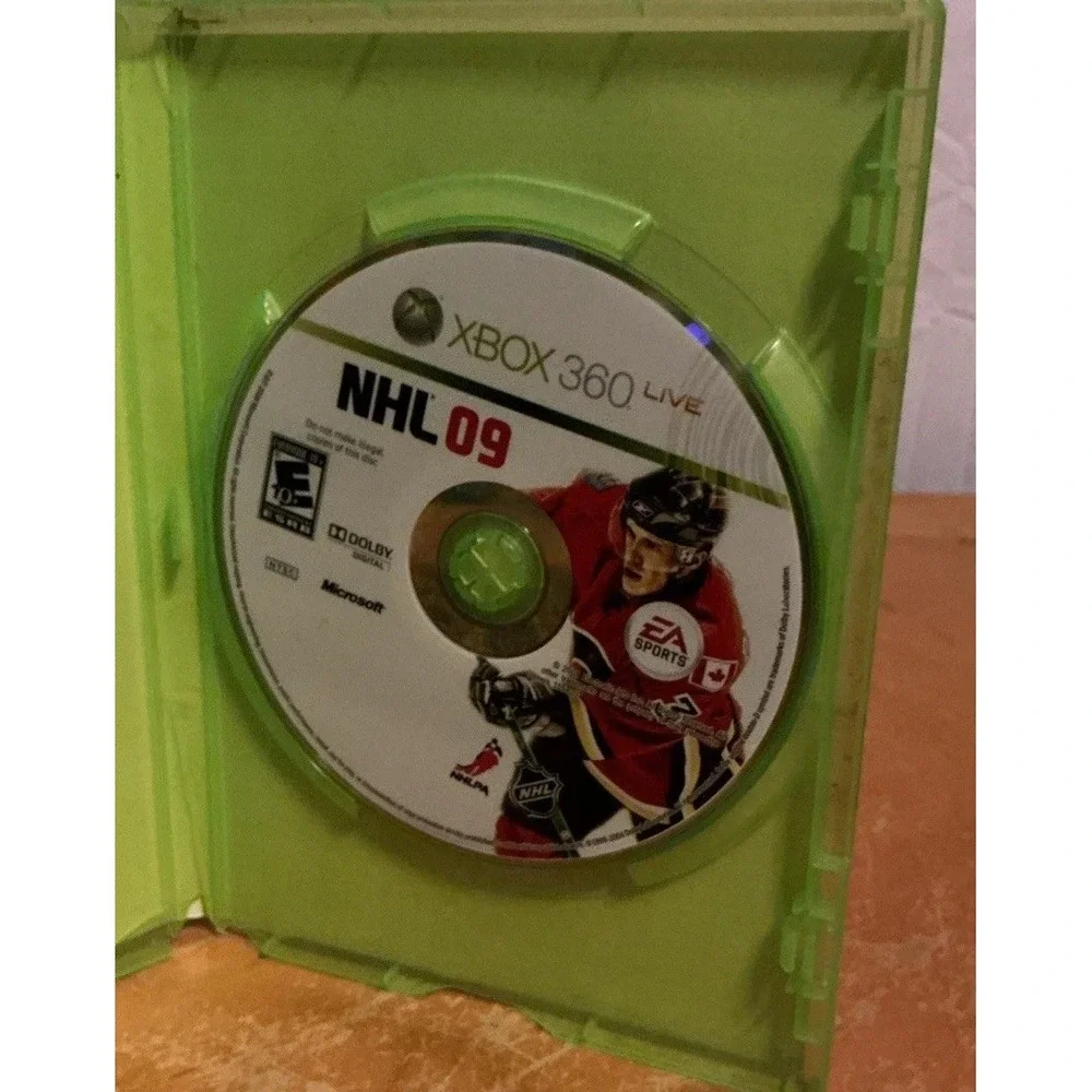 NHL 09 (Microsoft Xbox 360, 2008), No Manual, Damaged Case, See Pictures